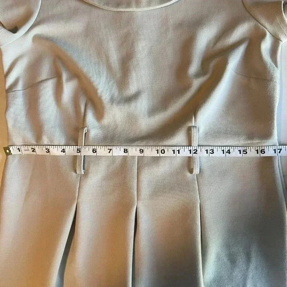 Adrienne Vittadini Neutral Sheath Dress Size 10 Beige Short Sleeve Minimalist - Picture 9 of 11